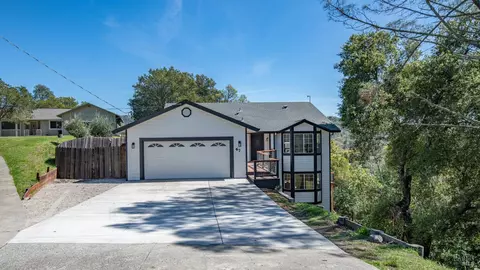 67 Zinnia Ln, Napa, CA 94558