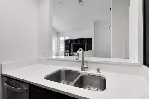 Kitchen - 44 Chaucer Ln, Fairfield, CA 94533 photo 4 of 5