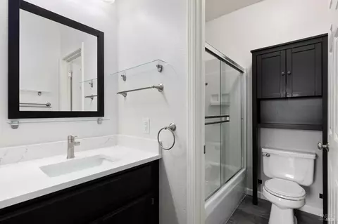 Bath - 44 Chaucer Ln, Fairfield, CA 94533 photo 1 of 2