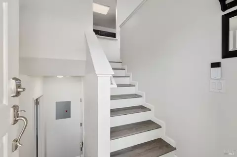 Entry Way - 44 Chaucer Ln, Fairfield, CA 94533 photo 1 of 2