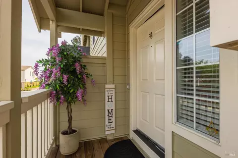 Exterior - 44 Chaucer Ln, Fairfield, CA 94533 photo 3 of 4