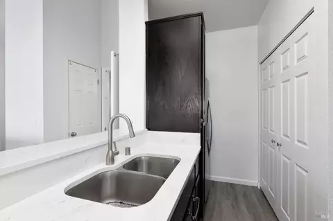 Kitchen - 44 Chaucer Ln, Fairfield, CA 94533 photo 3 of 5