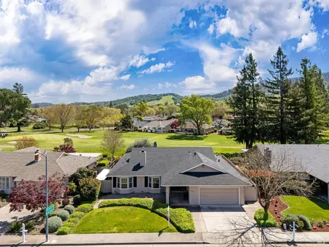 8923 Oakmont Dr, Santa Rosa, CA 95409