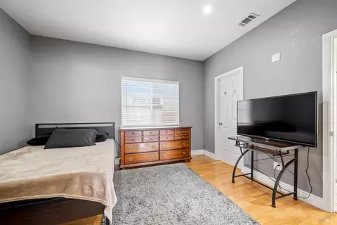 Bedroom - 248 Glenview Cir, Vallejo, CA 94591 photo 1 of 5