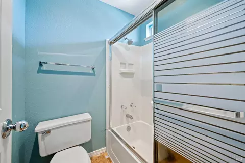 Bath - 248 Glenview Cir, Vallejo, CA 94591 photo 5 of 6