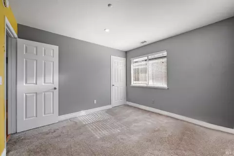 Bedroom - 248 Glenview Cir, Vallejo, CA 94591 photo 5 of 5