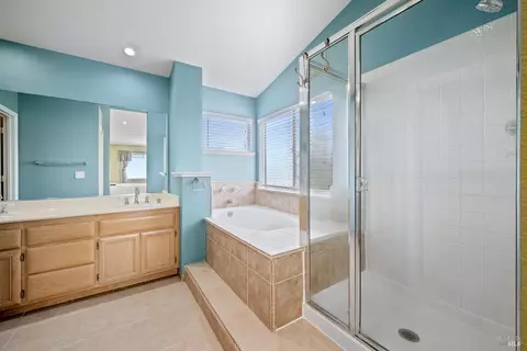 Bath - 248 Glenview Cir, Vallejo, CA 94591 photo 2 of 6