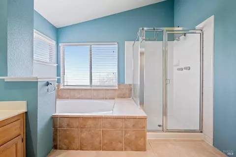 Bath - 248 Glenview Cir, Vallejo, CA 94591 photo 4 of 6