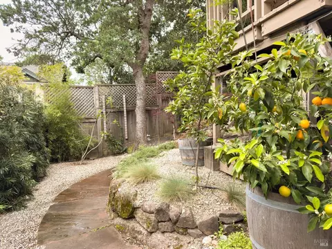896 Los Robles Dr, Sonoma, CA 95476 photo 7