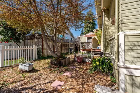 Exterior - 300 Scott St, Ukiah, CA 95482 photo 5 of 7