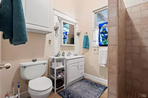 Bath - 300 Scott St, Ukiah, CA 95482 photo 2 of 2
