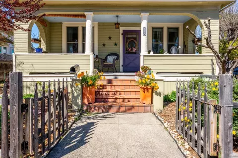Exterior - 300 Scott St, Ukiah, CA 95482 photo 3 of 7