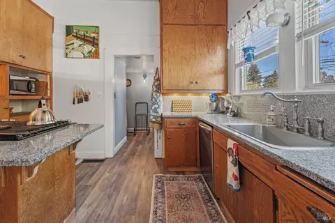 Kitchen - 300 Scott St, Ukiah, CA 95482 photo 3 of 4