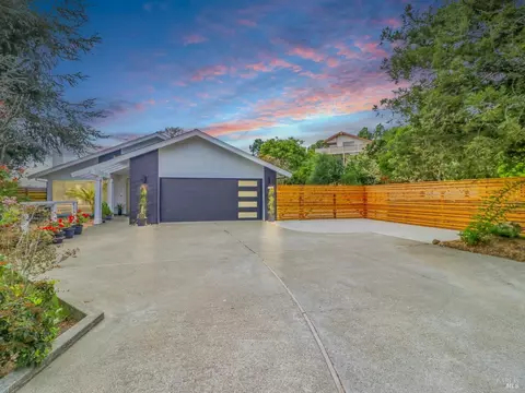 917 Bradford Ct, Benicia, CA 94510