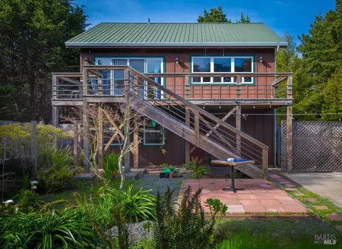 178 Lake St, Point Arena, CA 95468