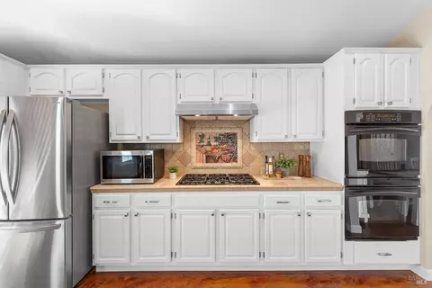 Kitchen - 600 Hawk Dr, Vacaville, CA 95687 photo 5 of 12
