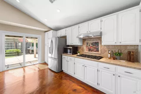 Kitchen - 600 Hawk Dr, Vacaville, CA 95687 photo 7 of 12