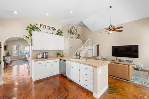 Kitchen - 600 Hawk Dr, Vacaville, CA 95687 photo 10 of 12