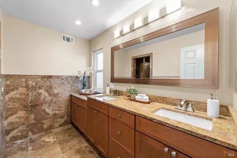 Bath - 600 Hawk Dr, Vacaville, CA 95687 photo 1 of 8
