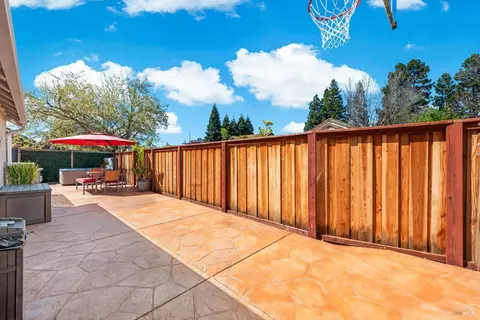 Exterior - 600 Hawk Dr, Vacaville, CA 95687 photo 30 of 32