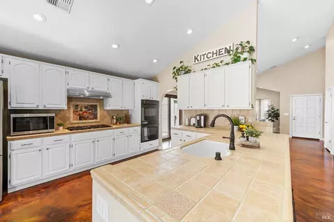 Kitchen - 600 Hawk Dr, Vacaville, CA 95687 photo 3 of 12