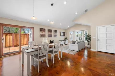Dining - 600 Hawk Dr, Vacaville, CA 95687 photo 3 of 4
