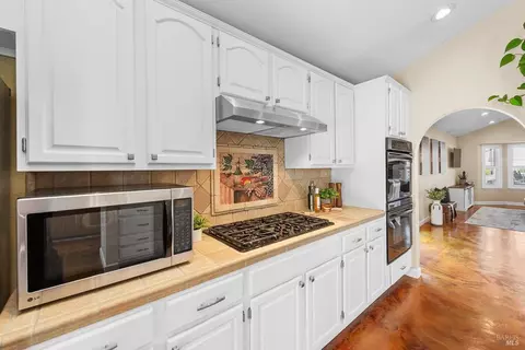 Kitchen - 600 Hawk Dr, Vacaville, CA 95687 photo 4 of 12