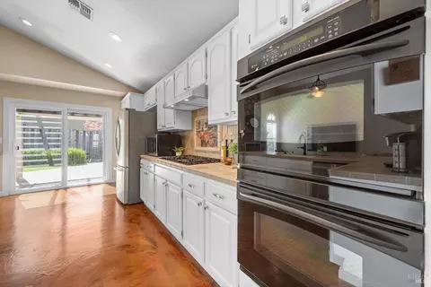 Kitchen - 600 Hawk Dr, Vacaville, CA 95687 photo 6 of 12