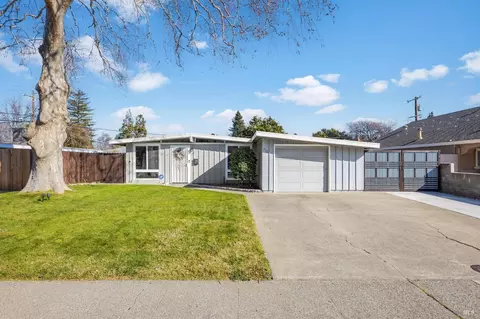 711 Azalea Way, Vacaville, CA 95688