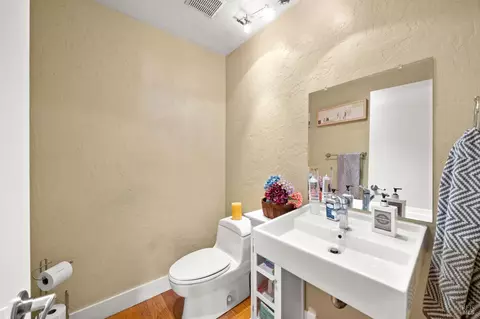 Bath - 2120 Mecca Ct, Fairfield, CA 94534 photo 1 of 3