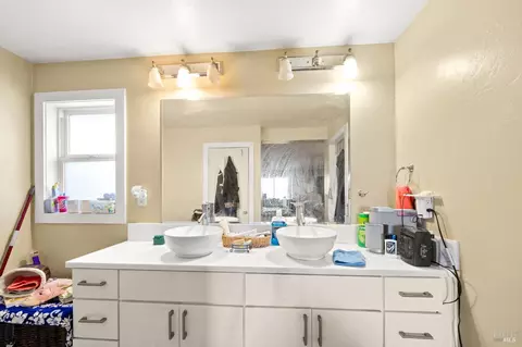 Bath - 2120 Mecca Ct, Fairfield, CA 94534 photo 3 of 3