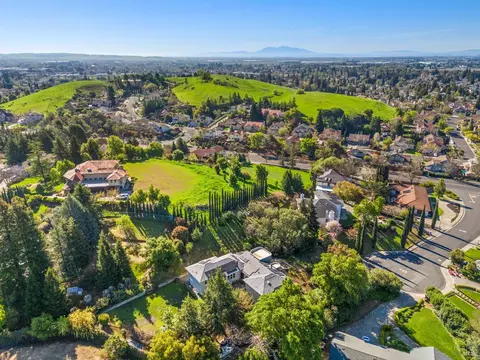 View/Area - 2120 Mecca Ct, Fairfield, CA 94534 photo 4 of 5
