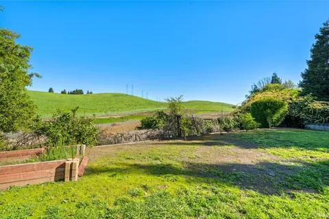 Exterior - 2120 Mecca Ct, Fairfield, CA 94534 photo 5 of 11