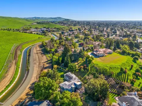 View/Area - 2120 Mecca Ct, Fairfield, CA 94534 photo 3 of 5