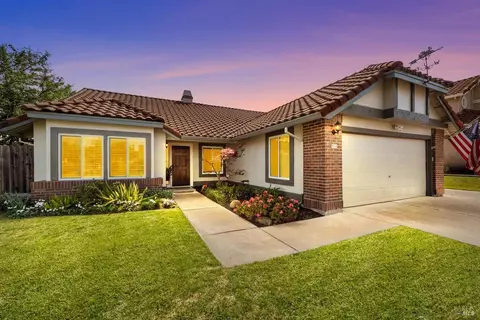 572 Graylyn Ct, Vacaville, CA 95688