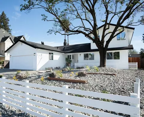 905 N Lincoln St, Dixon, CA 95620