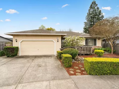 2208 Springwood Ct, Santa Rosa, CA 95403