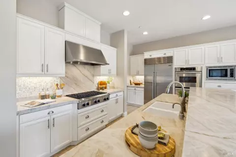 Kitchen - 5232 Sunridge Dr, Fairfield, CA 94534 photo 8 of 10