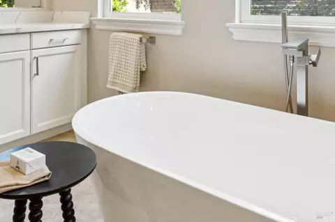 Bath - 5232 Sunridge Dr, Fairfield, CA 94534 photo 4 of 8