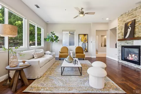 Living - 5232 Sunridge Dr, Fairfield, CA 94534 photo 4 of 7