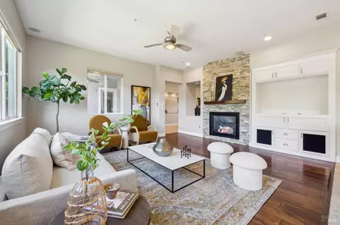 Living - 5232 Sunridge Dr, Fairfield, CA 94534 photo 5 of 7