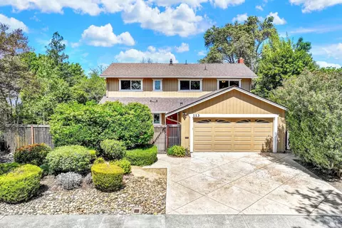 113 Bel Air Dr, Vacaville, CA 95687