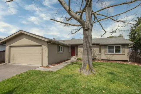 907 Cedarwood Ln, Petaluma, CA 94954