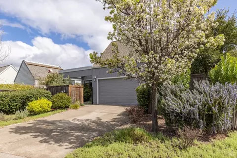631 Lobelia Ct, Sonoma, CA 95476