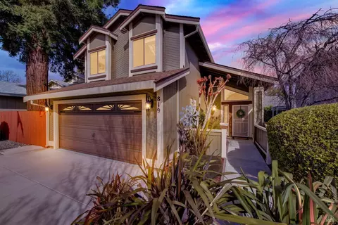 819 Cameron Ct, Vacaville, CA 95687