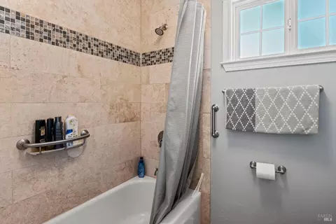 Bath - 830 Riverside Dr, Ukiah, CA 95482 photo 5 of 5