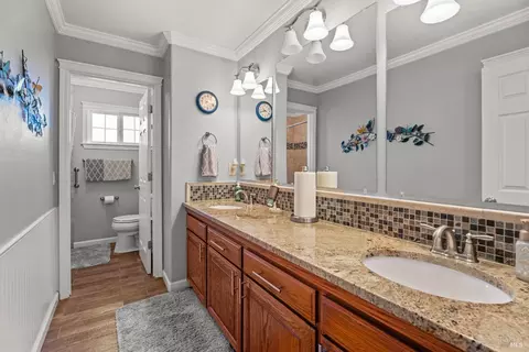 Bath - 830 Riverside Dr, Ukiah, CA 95482 photo 4 of 5