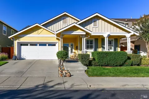 979 Countrywood Cir, Vacaville, CA 95687