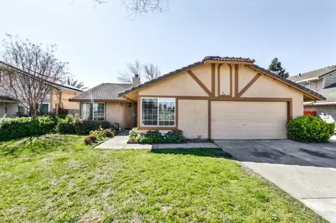 2812 Whitney Dr, Fairfield, CA 94533