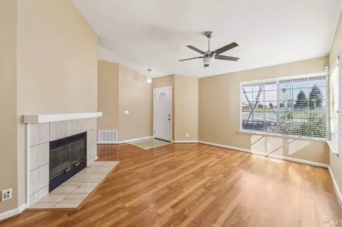 2812 Whitney Dr, Fairfield, CA 94533 photo 3